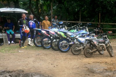 M. Raditya Juara Nasional Motocross 65 cc - Rizqy Motor Boss Mild Tembakau Balap MX GTX, Pasuruan : DIAPRESIASI KELUARGA BESAR MOTOCROSS JATIM &amp; MENJADI TONGGAK KEBANGKITAN MOTOCROSS JATIM