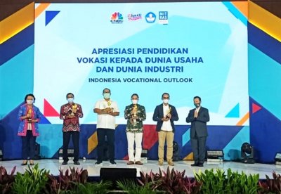 PT. Yamaha Indonesia Motor Mfg. (YIMM). Dengan semangat meningkatkan kualitas generasi muda, PT. YIMM secara konsisten telah berkontribusi kepada dunia Pendidikan Kejuruan di Indonesia. 