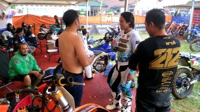 M. Kadafi - Pilot Executive Motocross Jatim : SILATURAHMI MENSOSIALISASI &amp; KONSOLIDASI BERSAMA KOMUNITAS MOTOCROSS DI INDONESIA