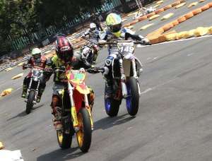 Pro guard. Menjadi menu utama rider supermoto sebagai pengaman tuas rem - kopling.