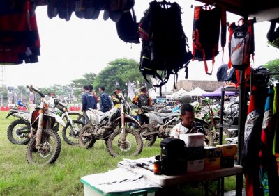 Event Adventure. Terus bergulir &amp; menghadirkan fenomena merebaknya kuda besi enduro 2 tak. 