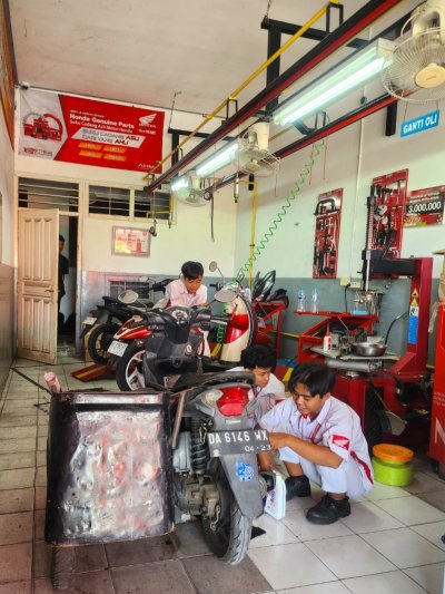 Buktikan Kualitas Vokasi Jawa Timur, AHASS TEFA SMK Binaan MPM Honda Jatim Sukses Layani Konsumen dan Cetak SDM Unggul