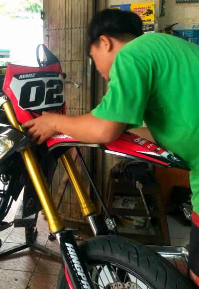 UP GRADE FASCIA CRF 150L SAAT BERTRANSFORMASI JADI SUPERMOTO