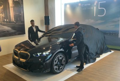 BMW i5 eDrive40 M Sport Berbalut Kemewahan &amp; Teknologi Canggih, Menyapa Jatim