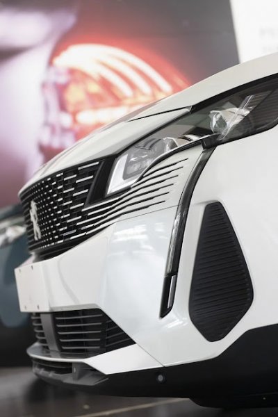 Makin Futuristik, New Peugeot 3008 &amp; 5008 SUV Adopsi Frameless Grille Stylish