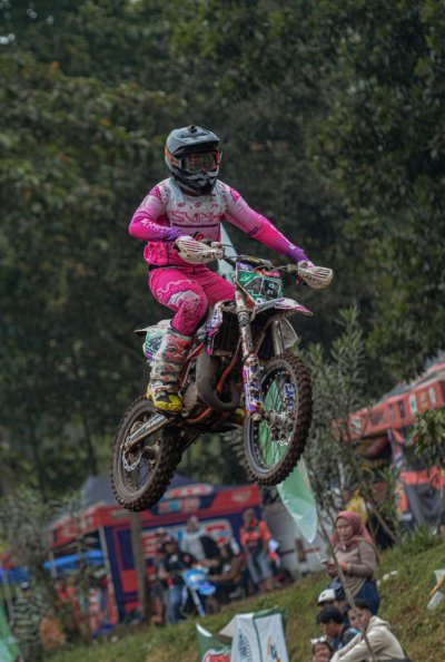 Alvianzar Larkaa Friadi - Crosser Sampono MX Team, Cimahi : PATAHKAN OBSESI CROSSER NASIONAL, MERAJAI DI LAGA KAILASH MX GTX BANDUNG