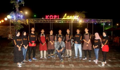 David Jovanka GM Kopi Langit &amp; Team, Gunung Gangsir, Pasuruan. Sajikan menu spesial, sebagai ciri khas segmen milenial.