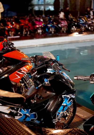 GTA x Starlight Aerox Alpha &ldquo;Party Night Splash&rdquo; Sukses Digelar,  Puluhan Motor Aerox Ramaikan Kolam Renang UNESA Surabaya