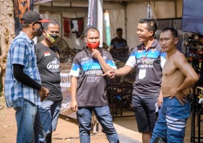 Mevans Pembina Komunitas Motocross Indonesia. Bersama anggota &amp; kabinet Komunitas Motocross Indonesia, agresif mengkomunikasikan soal legalitas.