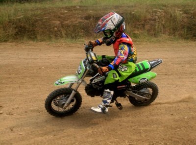 Muhamad Fabian Ridwan - Crosser Minimoto, Gresik : MEMACU KUDA BESI CUSTOM &amp; MENGUNDANG PERHATIAN PELAKU MOTOCROSS