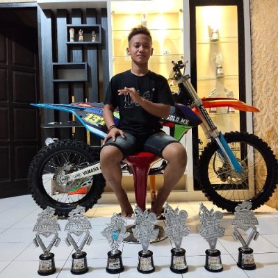 M. Abidan - Sheren Gold Darul Ulum Agung MX Team, Jepara. Calon crosser young guns asal Jepara, yang akan meramaikan MX 250. 