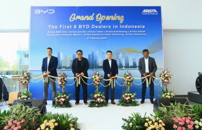 Kamis, 8 Februari 2024, PT BYD Motor Indonesia bermitra dengan PT Arista Elektrika Indonesia, melakukan Grand Opening delapan dealer BYD secara serentak.