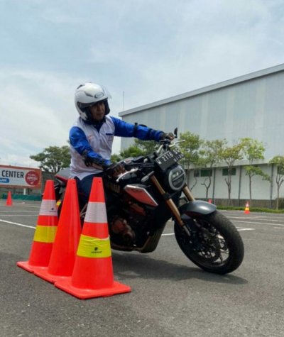 Bikers BigBike #Cari_Aman Berkendara Dengan Latihan Safety Riding