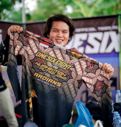 Mevans Sanggramawijaya - Onesixeight Motocross Team. Secara resmi meluncurkan jersey bertema Local Pride di simulasi latih tanding Setengah Abad Motocross Jateng 2021.