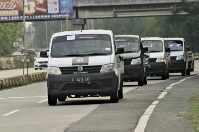 DFSK Super Cab. Menjadi salah satu pilihan terbaik untuk digunakan usaha yang membutuhkan sebuah kendaraan komersial ringan yang handal dan terjangkau.