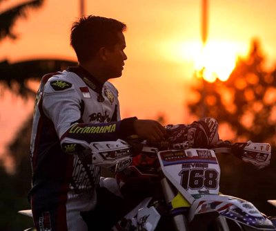 Mevans Sanggramawijaya rider Onesixeight Racing Team. Perjalanan hobi di otomotif yang luar biasa &amp; pernah menjadi penghobi big bike di 2005.