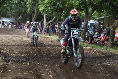 Latber Crosser Executive - Sirkuit Miren, Warujayeng, Nganjuk. Dikemas profesional oleh pemuka otomotif Nganjuk &amp; brilian di bidangnya.