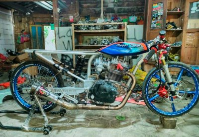 Black Hoe Racing Team, Ngawi : OBSESI AGUS BLACK GAIRAHKAN RACING KOMPETISI DRAG BIKE &amp; MEMBANGUN NGAWI RAMAH