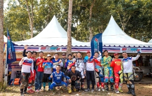 Komunitas MX Indonesia. Tampil berusaha menyamakan visi &amp; misi untuk mengakomodir komunitas MX di tanah air melalui kelas Special Engine (SE) Komunitas MX Indonesia..