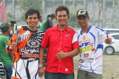 Deny Orlando Panglima Orlando Riding Forum, bersama Daniel Tangka &amp; Aep Dadang. Pantang berpaling dari motocross, kini memilih jadi instruktur &amp; produktif mencetak petarung potensial.