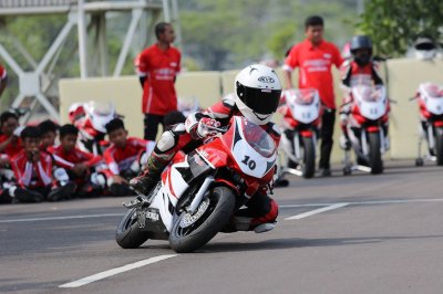 Pebalap Belia Astra Honda Racing School Ikuti Program Pembekalan Kelas Dunia