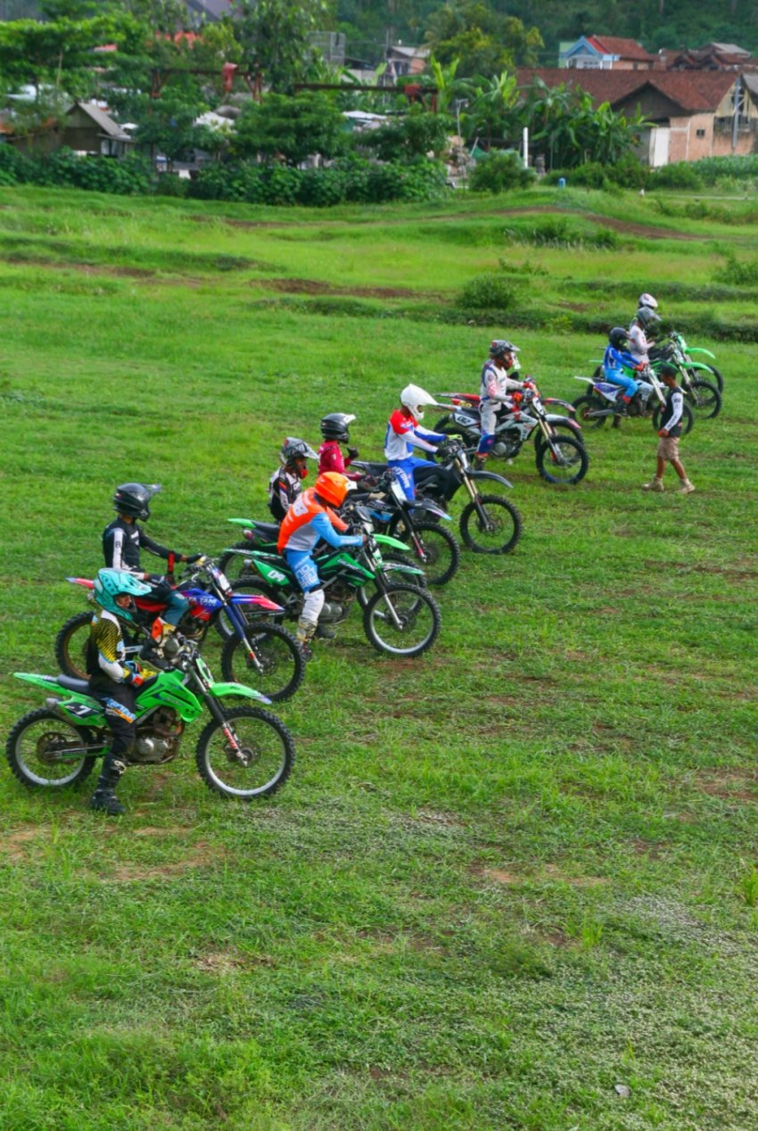 SEMANGAT & TEKAD KEDIRI SAPU BERSIH TROPHY PORPROV IX BATU, DI CABOR  GRASSTRACK !