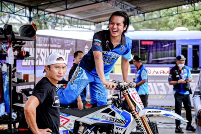 Mevans Sanggramawijaya - Onesixeight Motocross Team. Tak kenal kompromi menggairahkan motocross di tanah air sejak pandemi.
