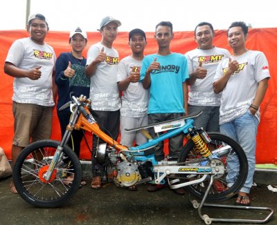 R2MT Ceriping Balap GARIN&#039;S Racing Team, Ponorogo. Salah satu tim asal Ponorogo yang aktif di laga road race &amp; drag bike. 