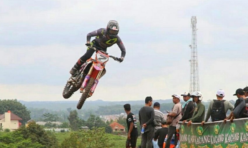 UKIR SEJARAH BARU DI JAGAD MX GTX ! RIZQY MOTORSPORT BORONG JUARA UMUM SERI CLEOSA MX GTX 2024