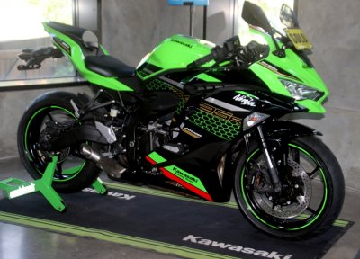 Kawasaki ZX 250R. Jawaban customer &amp; loyalis Kawasaki yang mendambakan sport bike 4 tak 250 kasta tertinggi.