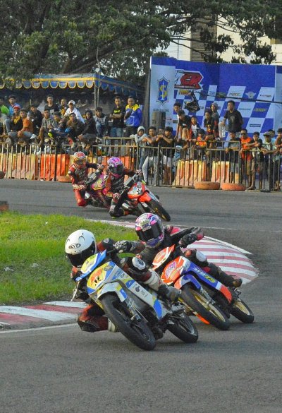 Police Enjoy Kawahara H2O ThreeFive Cafe Racing Team, Pamekasan : BIG BOSS FAYAT DAPAT KADO TERINDAH DARI ALDY MUSFIK