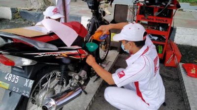 Layanan Service Murah Hari Natal &amp; Tahun Baru. Bentuk perhatian MPM Honda Jatim kepada konsumen setia. 