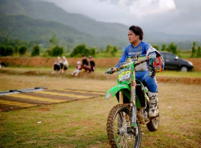 Mevans Sanggramawijaya - Onesixeight Motocross Team. Pilihan terbaik, tengah musim kompetisi 2021 - 2022 berganti KX 250F.
