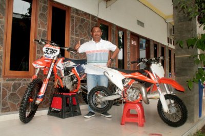 H. Rokhmawan Big Bos Rizqy Motor Boss Mild MX-GTX Team, Pasuruan. Tetap jalankan renovasi sirkuit, sebagai penunjang proses regenerasi &amp; sembari menunggu cuaca stabil. 