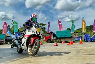 bLU cRU Fun Riding Challenge Yamaha Sunday Race Mandalika : AJANG BIKERS UMBAR POWER DI SESI TEST RIDE ALL NEW R15 CONNECTED SERIES