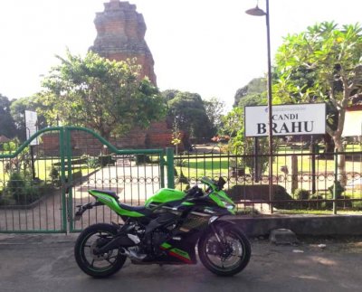 Test Ride Kawasaki ZX-25R : PERFORMA SERBA MEWAH