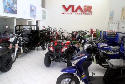 Kawitan Jaya Viar Motor Indonesia, Surabaya. Paling komplit menyediakan unit, dari kebutuhan untuk usaha, penghobi otomotif sampai e-motor.