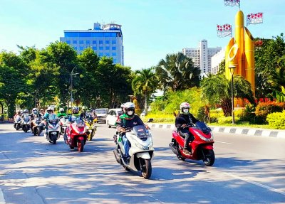 Komunitas Honda PCX : SEMANGAT NRIBUN &amp; RIDING BARENG, SUPORT PERSEBAYA