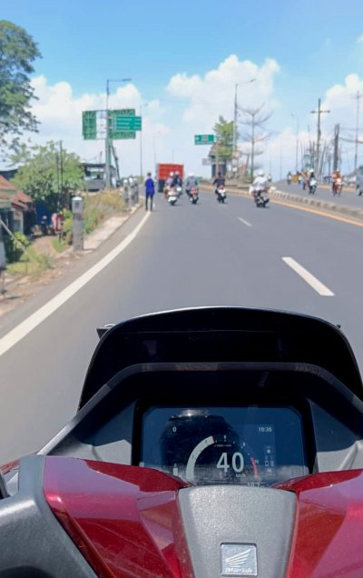 #Cari_Aman di Jalan, Jaga Jarak Aman 3 Detik Saat Berkendara