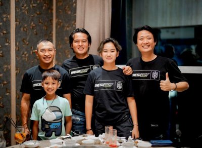 Mevans Sanggramawijaya &amp; Irwan Ardiansyah Onesixeight Motocross Team. Sepakat menerbangkan Sheva &amp; Ayen ke Jim Holley Motocross Training Camp, California, untuk menambah ilmu serta pengalaman di motocross.