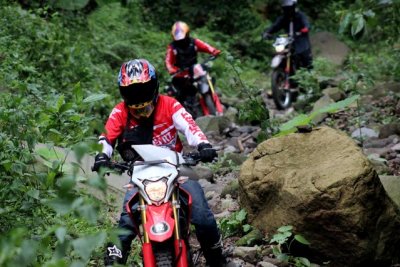 CRF150L Jelajah Alam &quot;2021 : MENGUJI ADRENALIN DI LERENG PENANGGUNGAN SEMBARI BERBAGI &amp; KENALKAN VARIAN TERBARU NEW CRF 150L