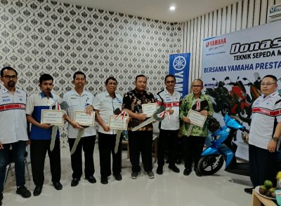 Yamaha STSJ : BERIKAN DONASI KEPADA SMK MODELS DI BANYUWANGI