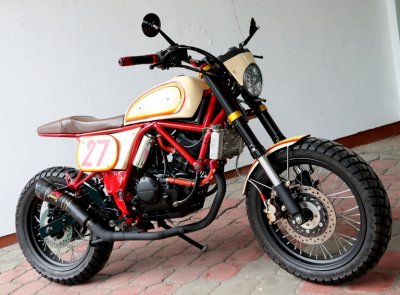 Honda CB 150R Jakarta. Dirombak gaya retropolis, kesan retro tetap kuat &amp; tampil lebih modis.