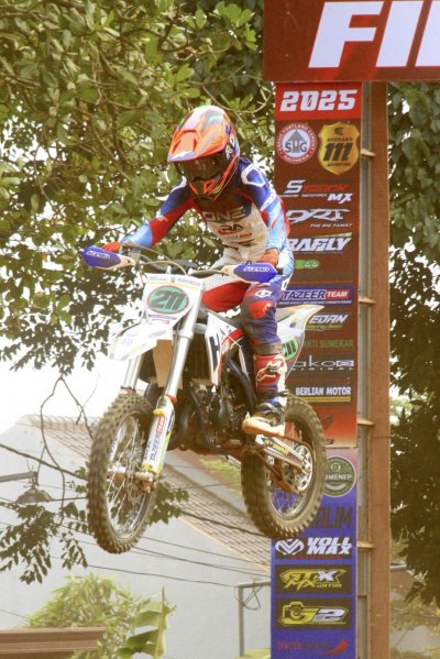 Rafi Ahmad - Tazeer Team Boss Vicky RD Racing, Pamekasan : SIAP POPULARKAN MTSN 3 PAMEKASAN, MELALUI PRESTASI DI MOTOCROSS !