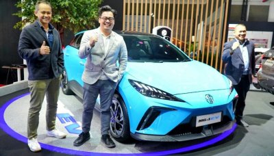 Rendi Radito, Sales and Network Director MG Motor Indonesia; Arief Syarifudin, Marketing and PR Director MG Motor Indonesia; Yuriski Nasution, Head of After Sales MG Motor Indonesia.