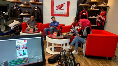 Kopdar Online Komunitas Honda Genio Malang. Talk show  bertajuk “Genio Eksis Ride”, makin diminati kalangan milenial untuk mengetahui teknologi &amp; tema modifikasi Honda Genio yang proporsional. 