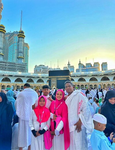 Agus Black Hoe. Bersama keluarga jalankan Ibadah Haji, memohon hidayah memantapkan langkah di singgasana pemangku Ngawi. 