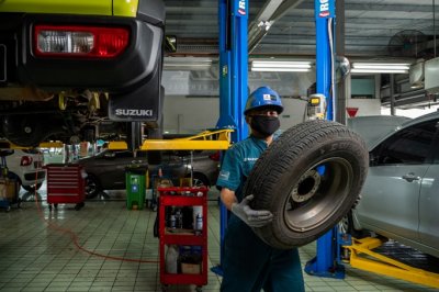 BERKENDARA AMAN DI MUSIM HUJAN AGAR TENANG SAMPAI TUJUAN