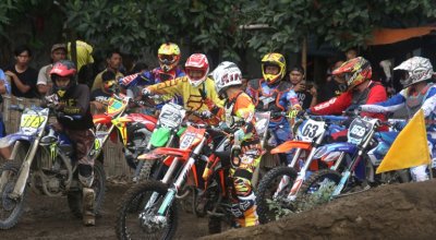 Uji Skill Motocross - Sirkuit Emprit Jaya MX, Jombang. Sirkuit representatif &amp; optimis merangsang skill crosser Executive Motocross Jatim makin brilian.