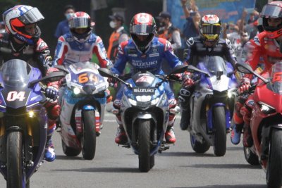 Pembalap Suzuki Ecstar, Alex Rins &amp; Joan Mir : DISAMBUT PRESIDEN JOKO WIDODO &amp; IKUTI PARADE MOTO GP DI JALANAN JAKARTA